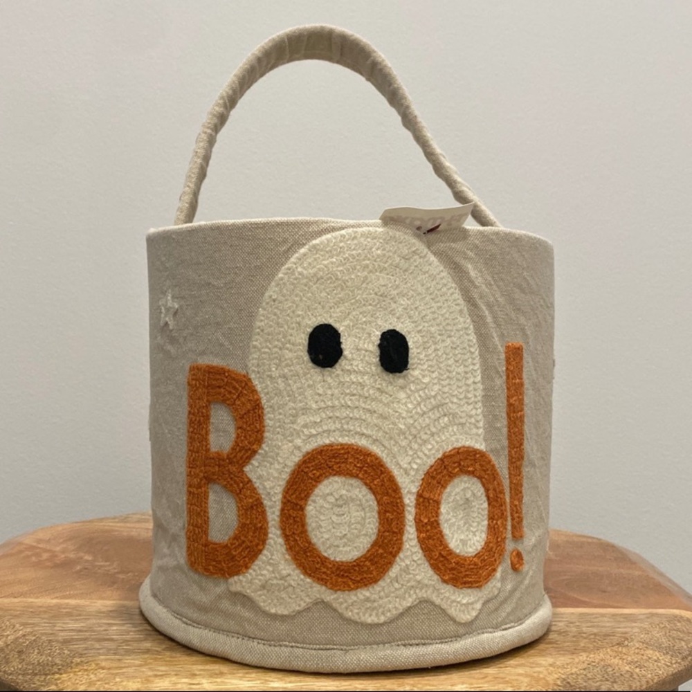 TIK TOK HALLOWEEN RARE NEUTRAL BOO BASKET or TRICK OR TREATING BASKET!